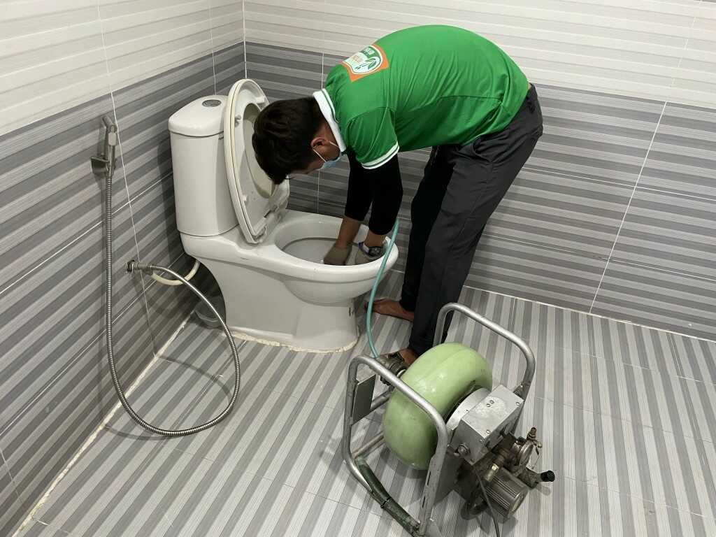 Thông bồn cầu Thái Bình