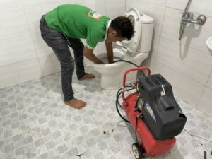 Thông bồn cầu Bác Ái