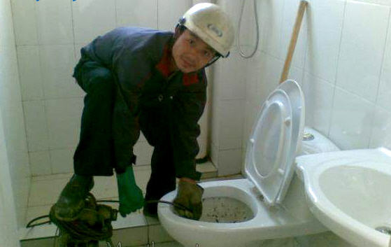 Thông tắc bồn cầu tại quận Tân Phú