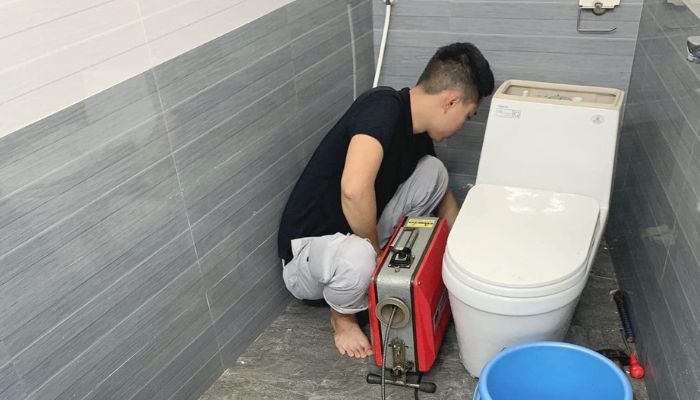 Thông tắc bồn cầu Tân Hưng