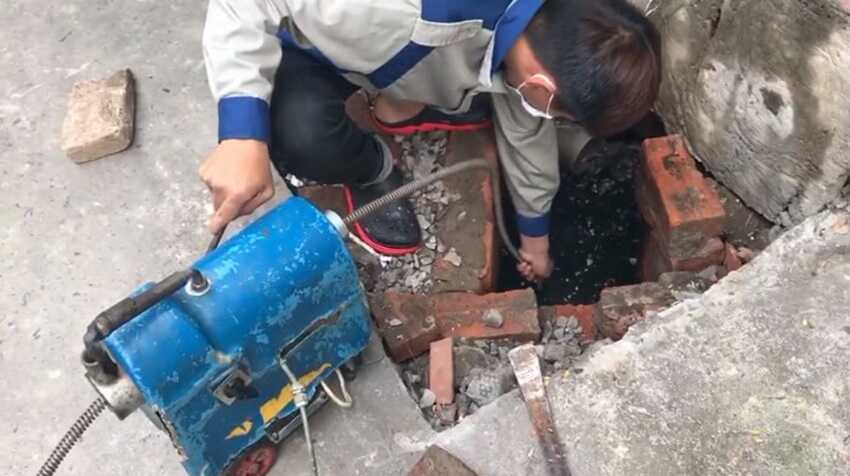 Thông tắc cống Đức Huệ